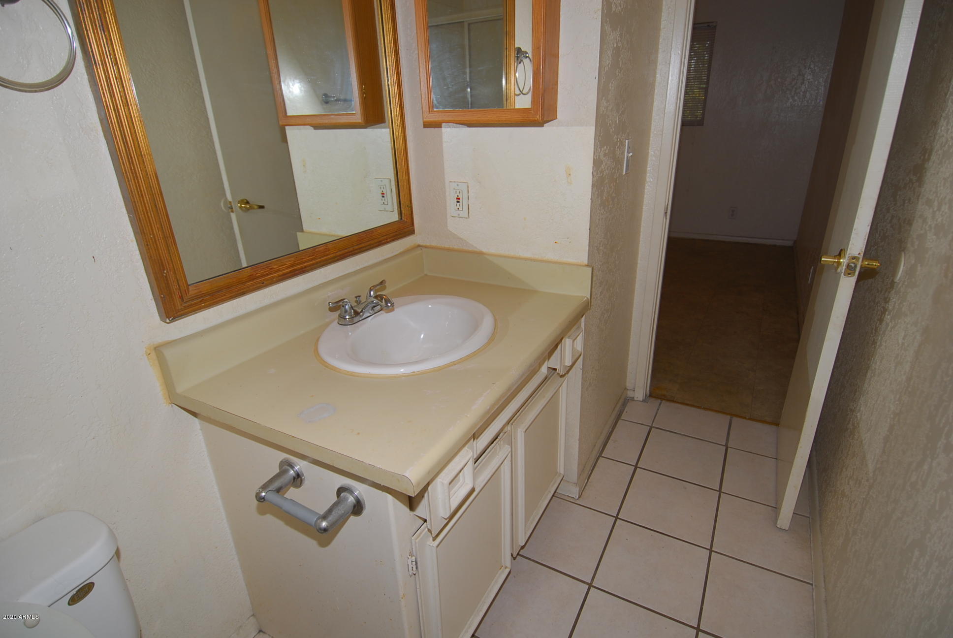 810 East Colter Street, Unit 30 Phoenix, AZ 85014 - Photo 14 of 22 14MBathHall 2 Door
