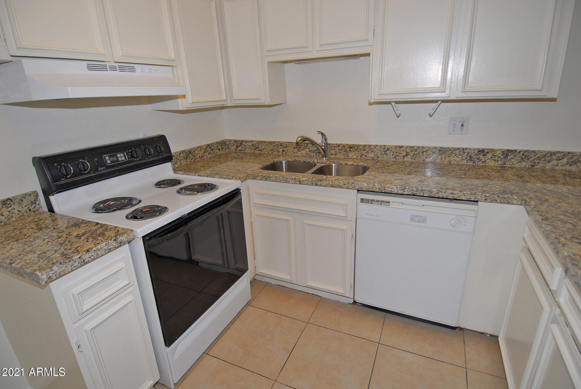 810 East Colter Street, Unit 30 Phoenix, AZ 85014 - Photo 2 of 22 7Kit2DW NG1