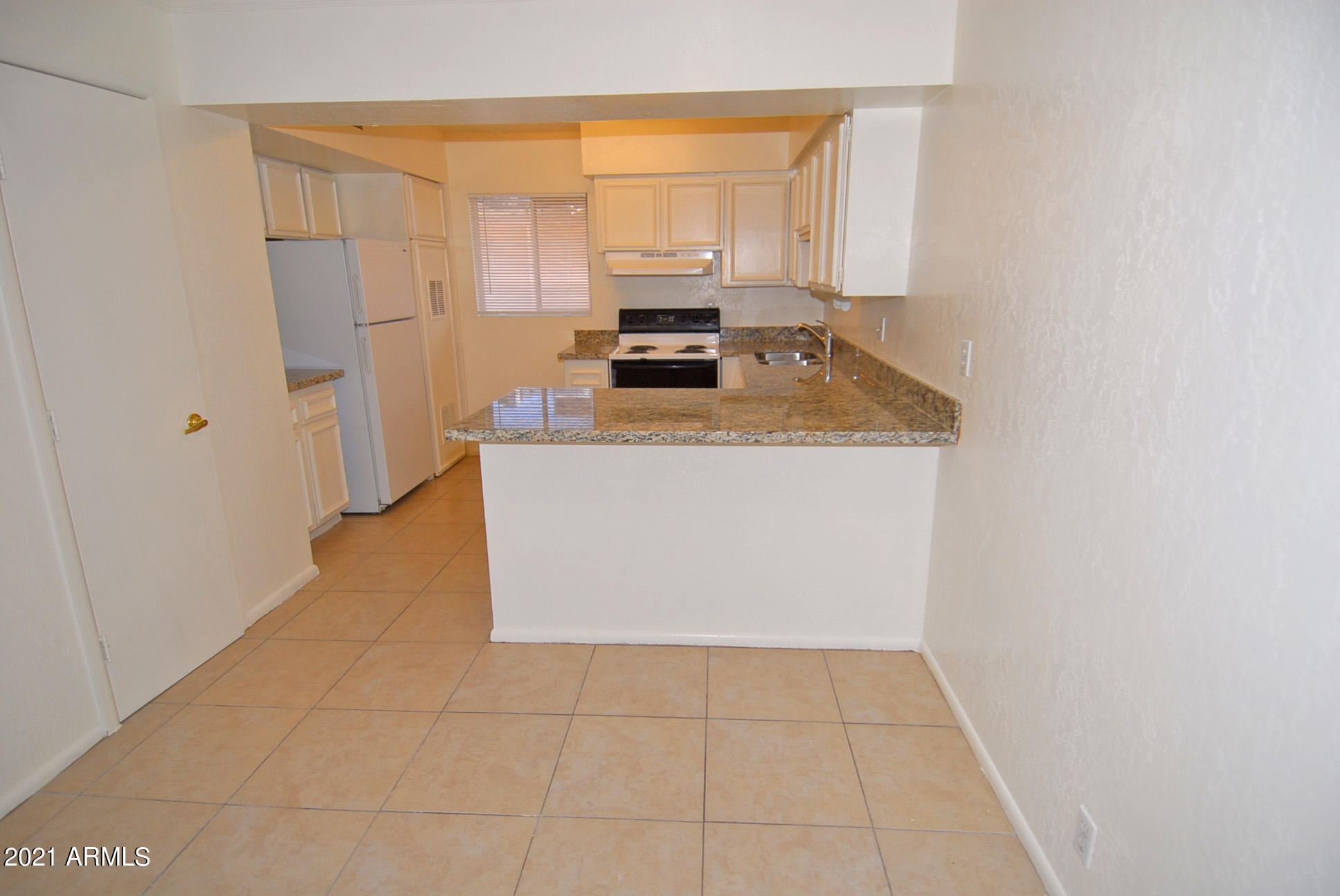 810 East Colter Street, Unit 30 Phoenix, AZ 85014 - Photo 5 of 22 1GR2BB NG1