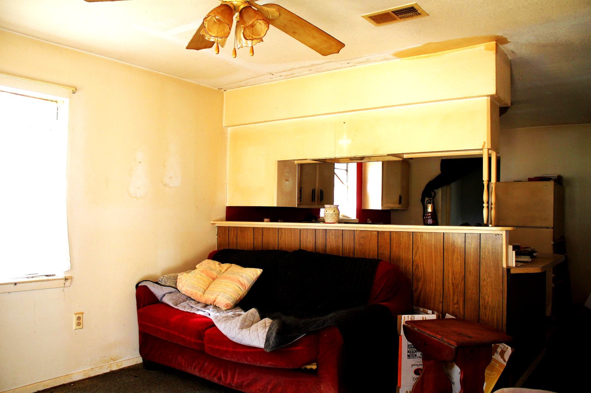 386 Lawrence Road Trinity, TX 75862 - Photo 6 of 30 a living room with furniture and a window