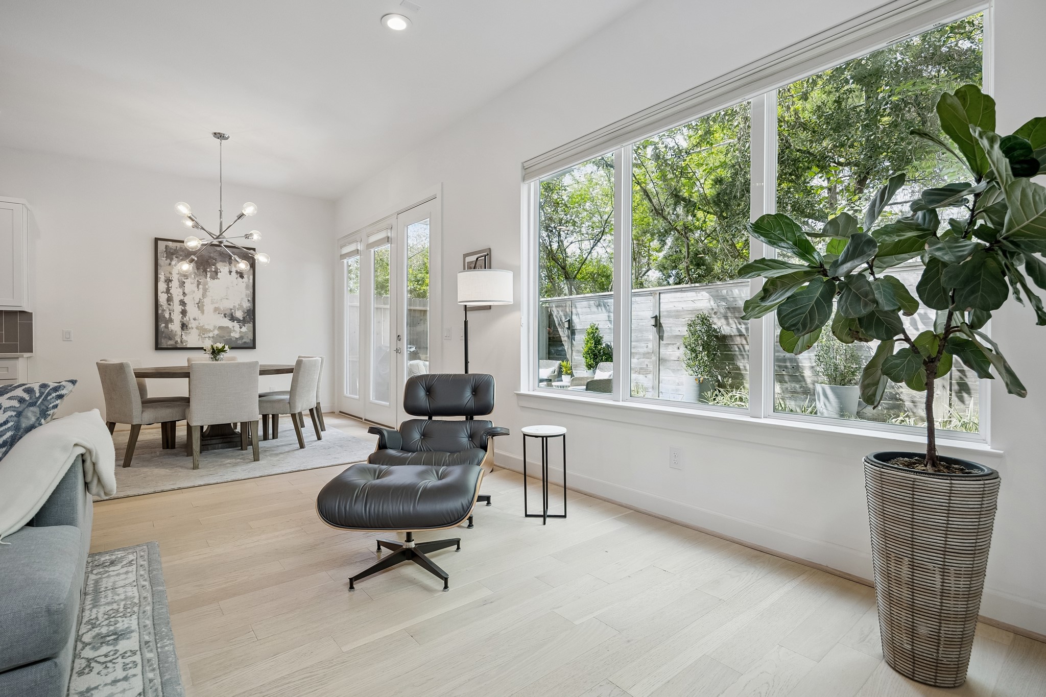 1747 Ojeman Point Lane Houston, TX 77055 - Photo 11 of 24 The dining nook sits between the living room and kitchen.