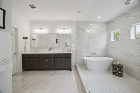 $652,000 | 1747 Ojeman Point Lane, Houston, TX 77055