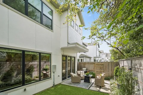 $652,000 | 1747 Ojeman Point Lane, Houston, TX 77055