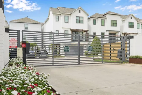 $652,000 | 1747 Ojeman Point Lane, Houston, TX 77055