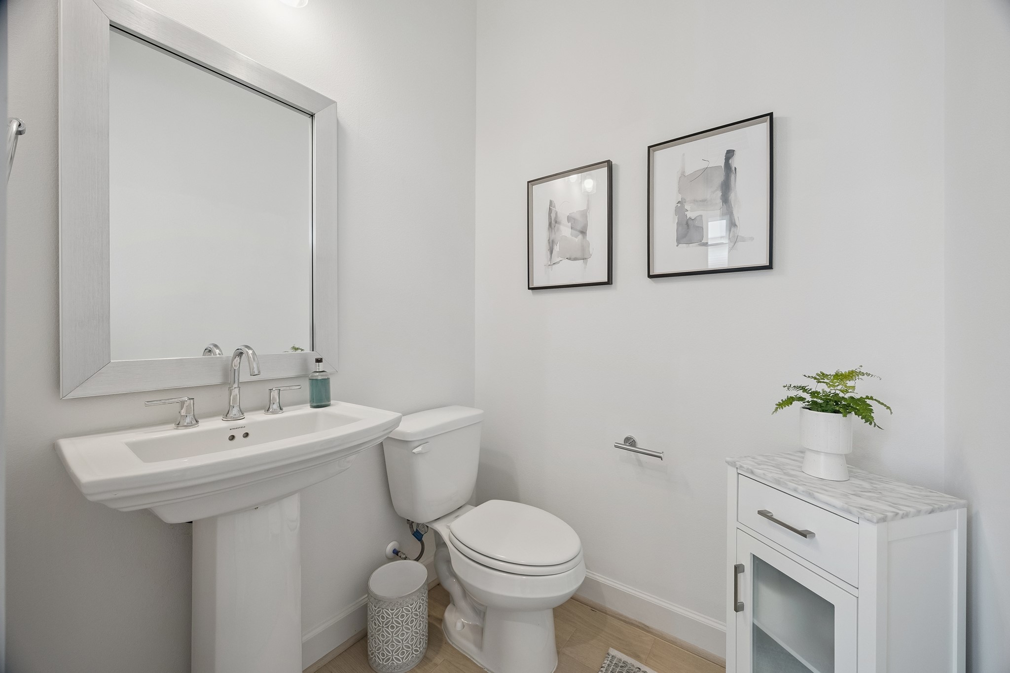1747 Ojeman Point Lane Houston, TX 77055 - Photo 4 of 24 The convenient powder bath is situated by the entryway.