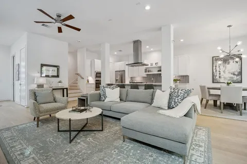 $652,000 | 1747 Ojeman Point Lane, Houston, TX 77055