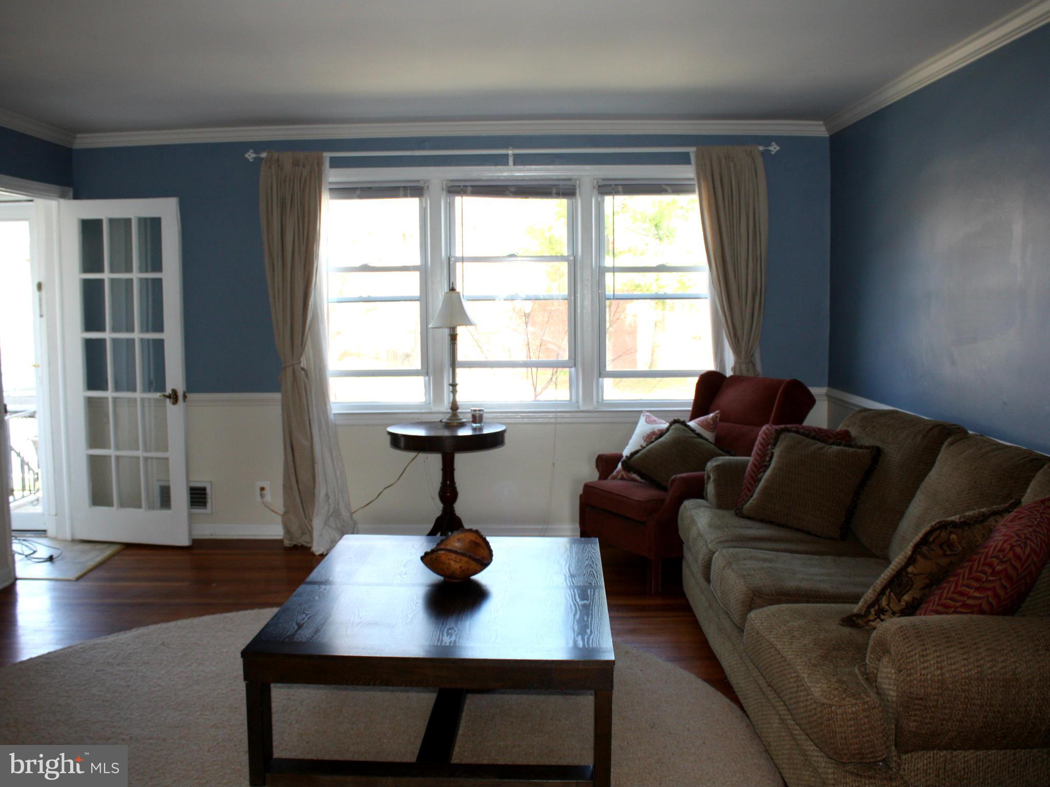 1732 Aberdeen Road Baltimore, MD 21286 - Photo 5 of 26 Living Room