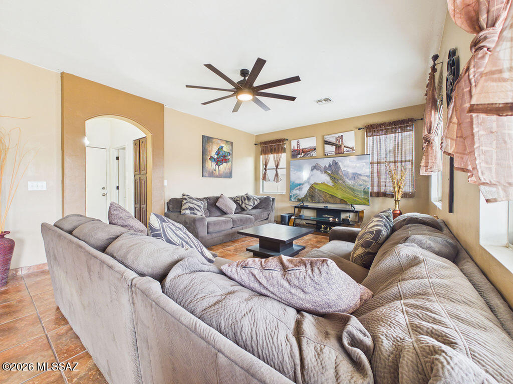4591 South Paseo Don Rolando Tucson, AZ 85746 - Photo 15 of 33 CAM06457G6-PR0018-STILL014