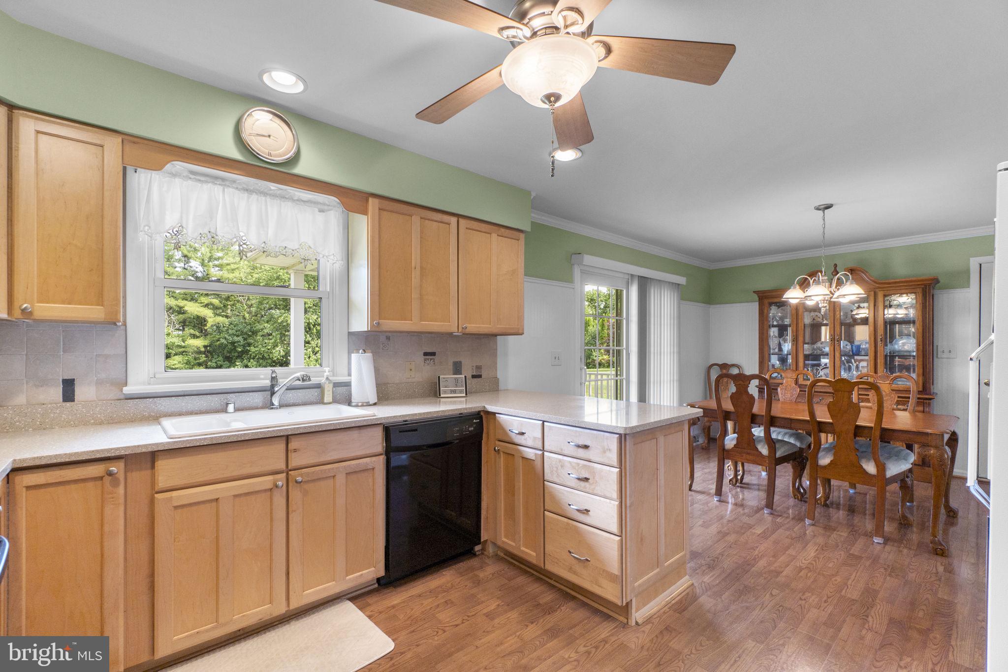557 Oak Tree Road Westminster, MD 21157 - Photo 5 of 42 Kitchen