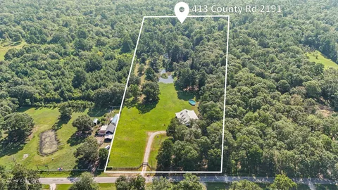 a view of a tennis court