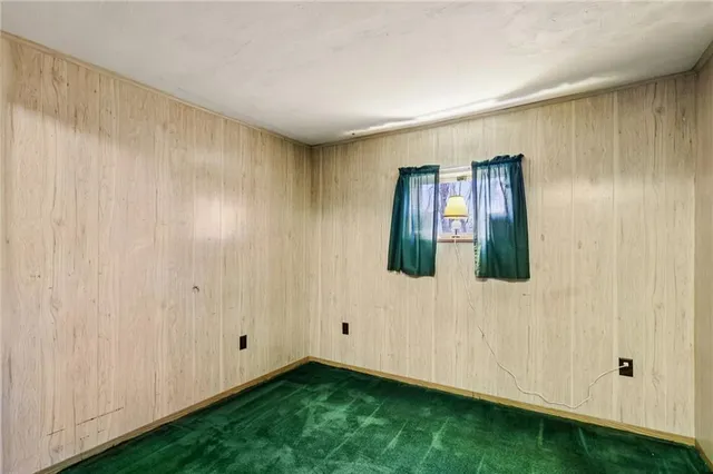 a view of entryway with furniture