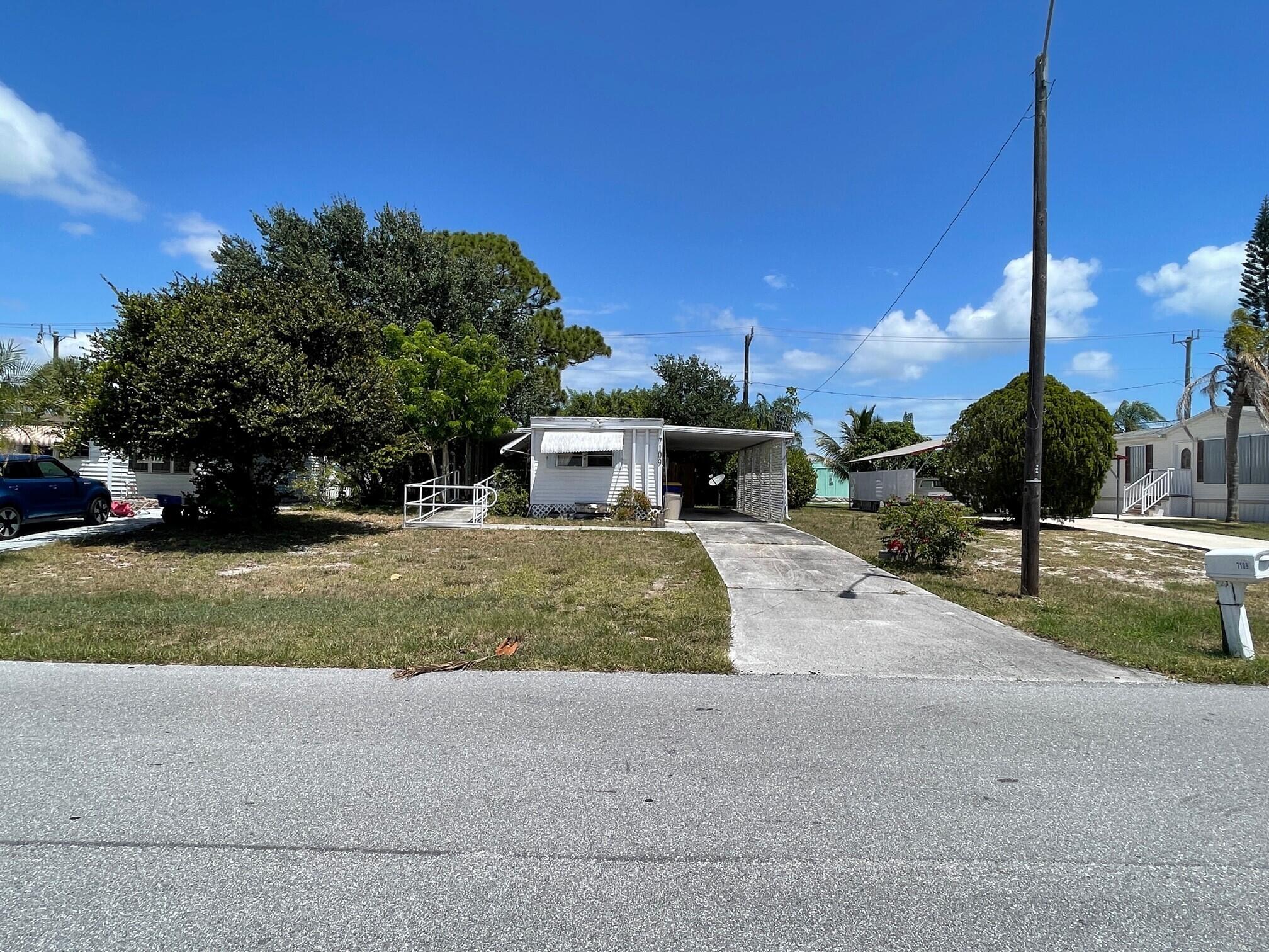 7109 Southeast Ridgeway Terrace Hobe Sound, FL 33455 - Photo 2 of 11 Front