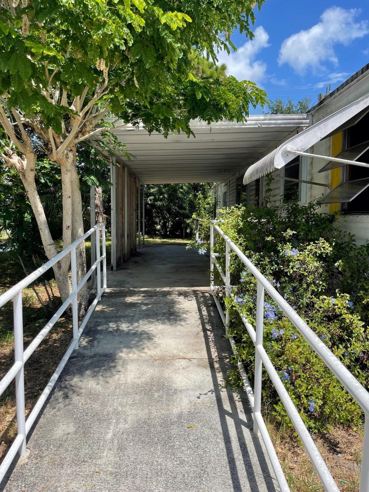 7109 Southeast Ridgeway Terrace Hobe Sound, FL 33455 - Photo 4 of 11 Porch