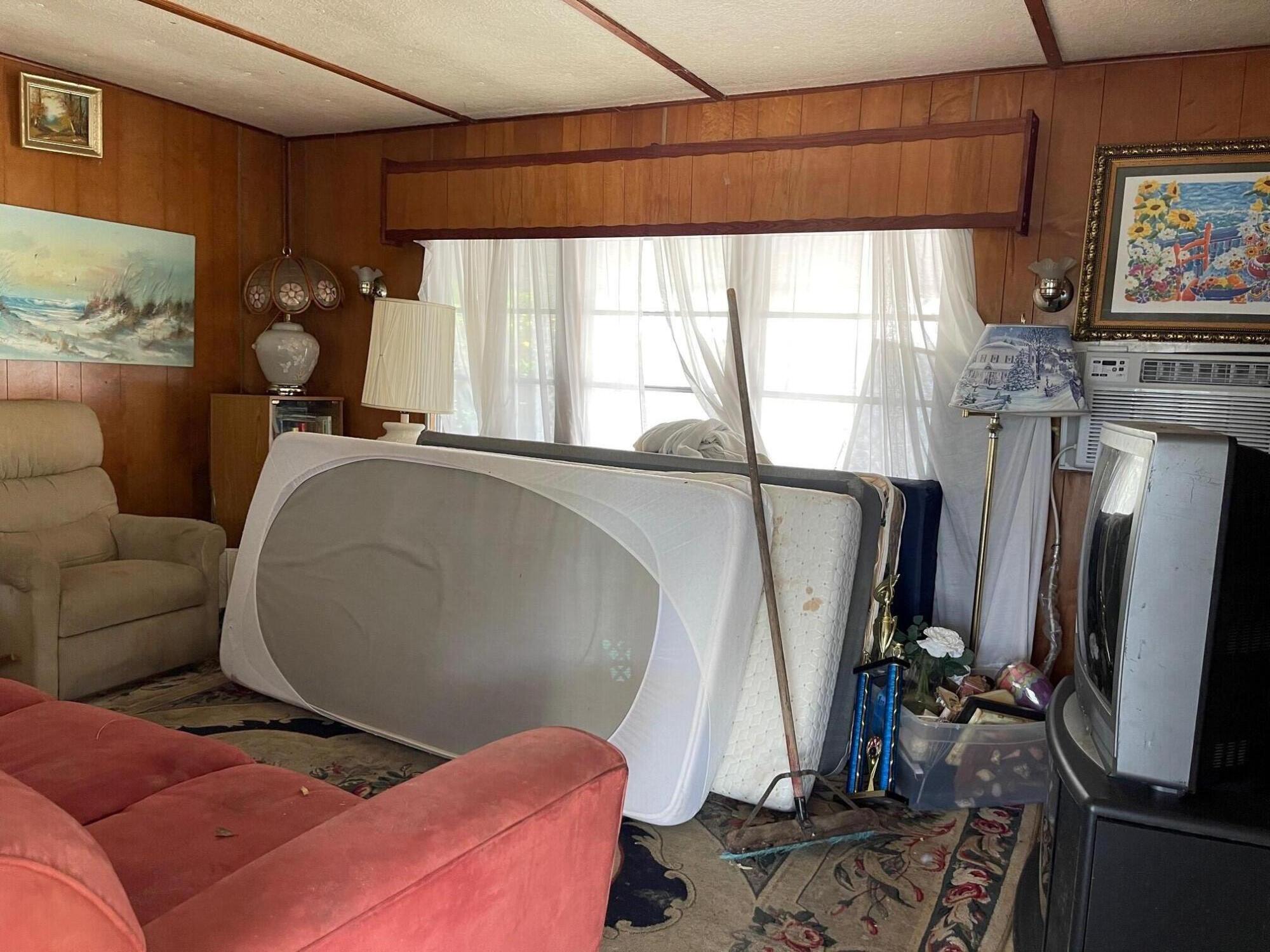 7109 Southeast Ridgeway Terrace Hobe Sound, FL 33455 - Photo 8 of 11 Living Room