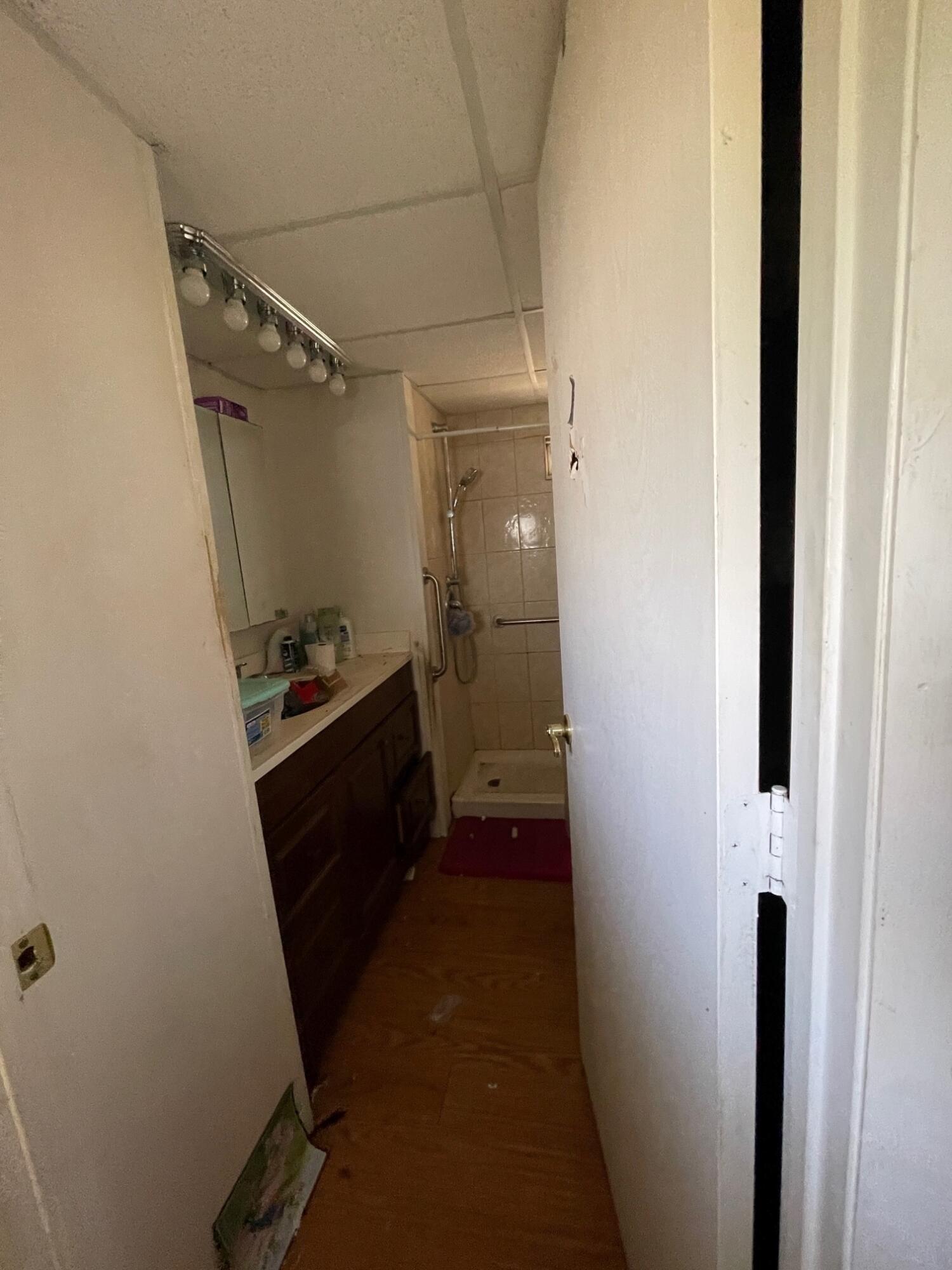 7109 Southeast Ridgeway Terrace Hobe Sound, FL 33455 - Photo 10 of 11 Bathroom