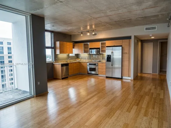 $2,450 | 3180 Southwest 22nd Terrace, Unit 805, Miami, FL 33145