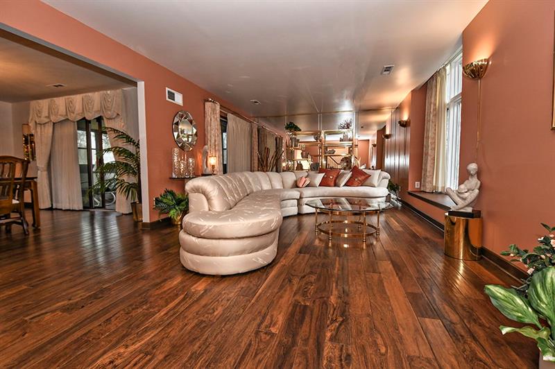 507 Myoma Road Mars, PA 16046 - Photo 5 of 25 Currently set up as a formal space, this 24x14 room is ideal for family or other large gatherings!