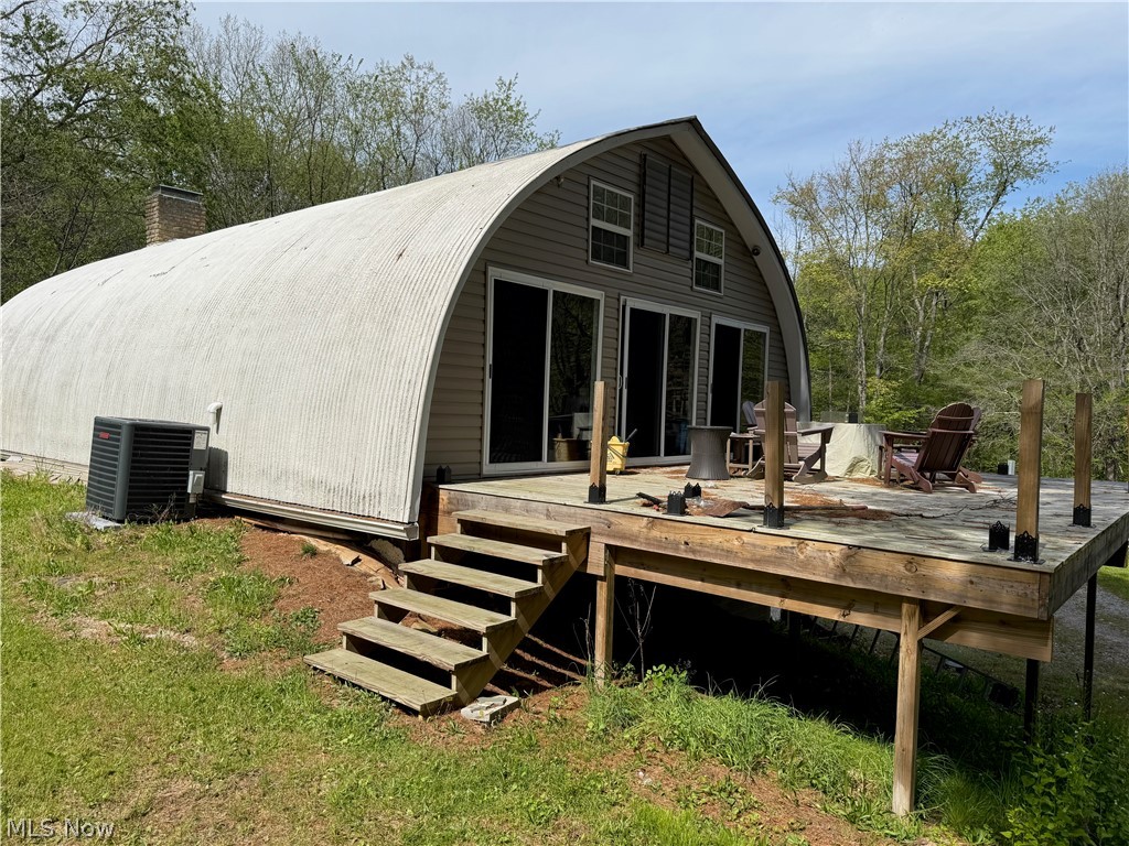 11811 Gaston Road Rogers, OH 44455 - Photo 36 of 38 Q-Hut spans over 1,000 square feet with both electric and a restroom. Currently used for recreation!