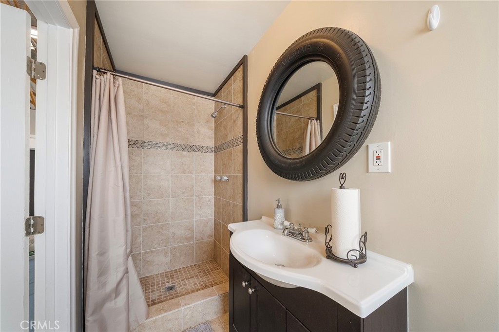 7172 Jargon Road Hesperia, CA 92344 - Photo 52 of 75 Bathroom in Workshop