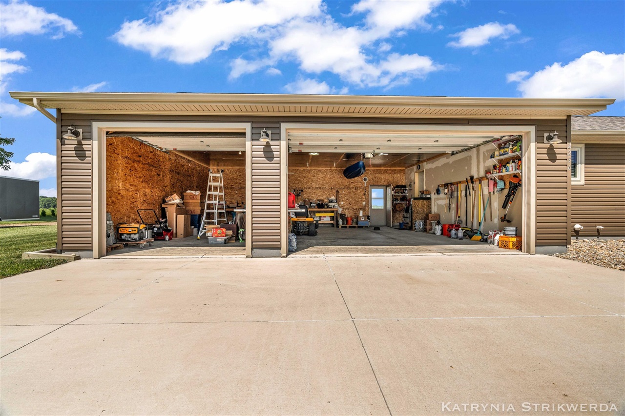 2256 South Cochran Road Charlotte, MI 48813 - Photo 47 of 77