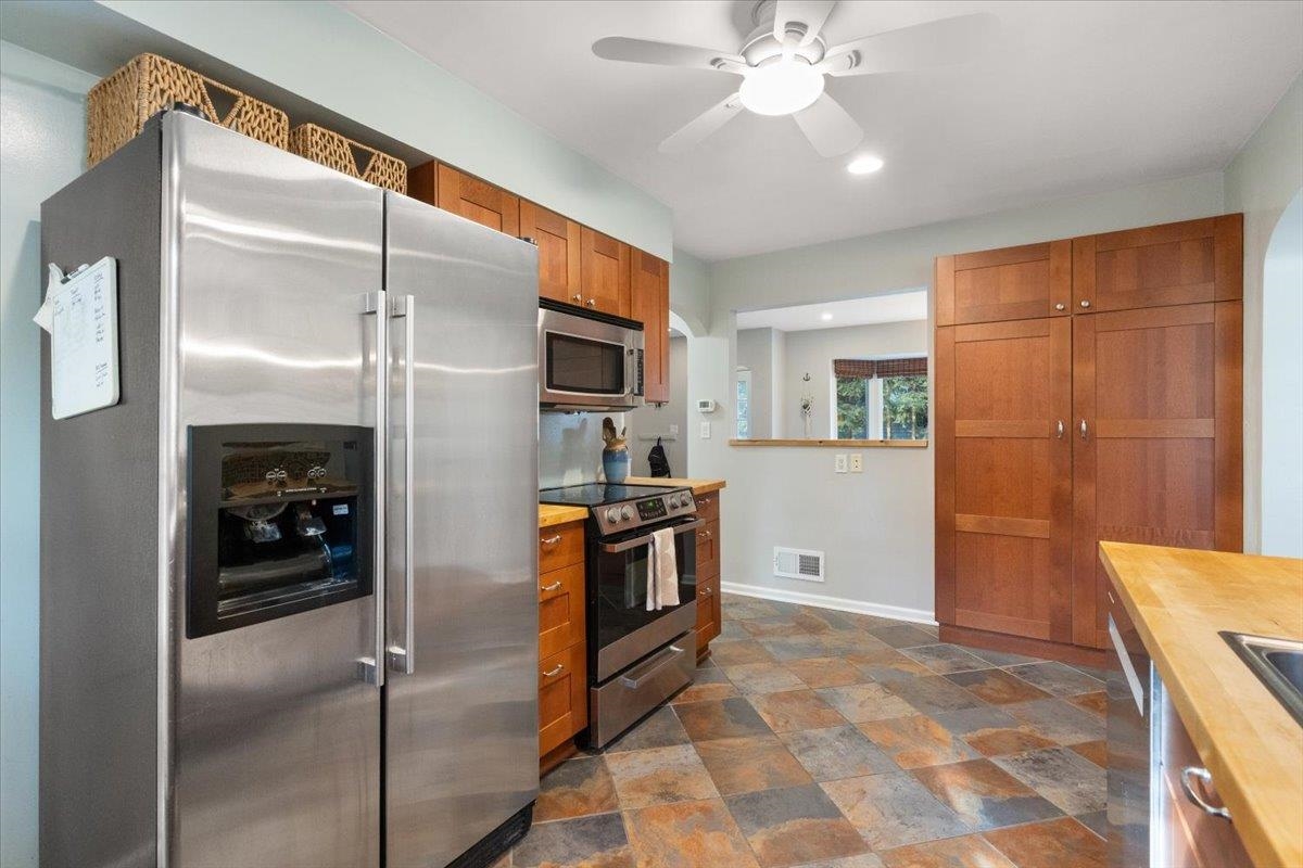 5133 Tomahawk Trail Madison, WI 53705 - Photo 12 of 54