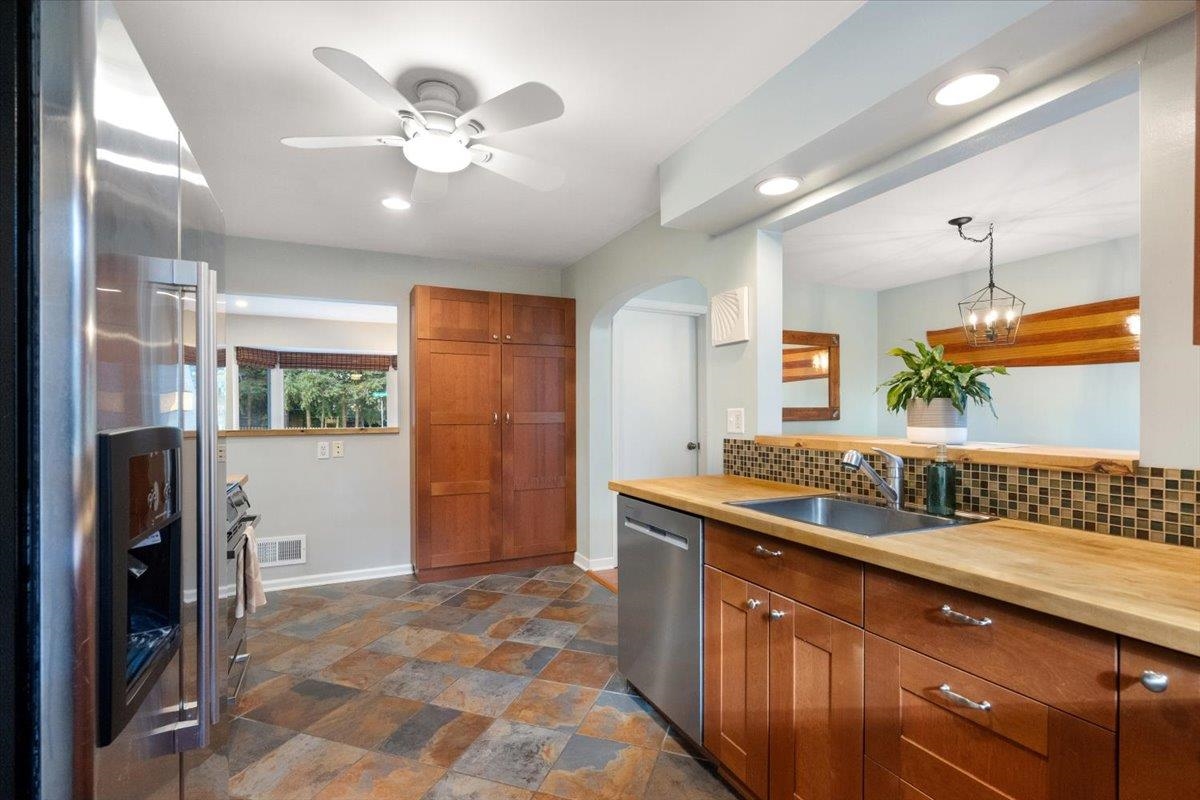 5133 Tomahawk Trail Madison, WI 53705 - Photo 13 of 54