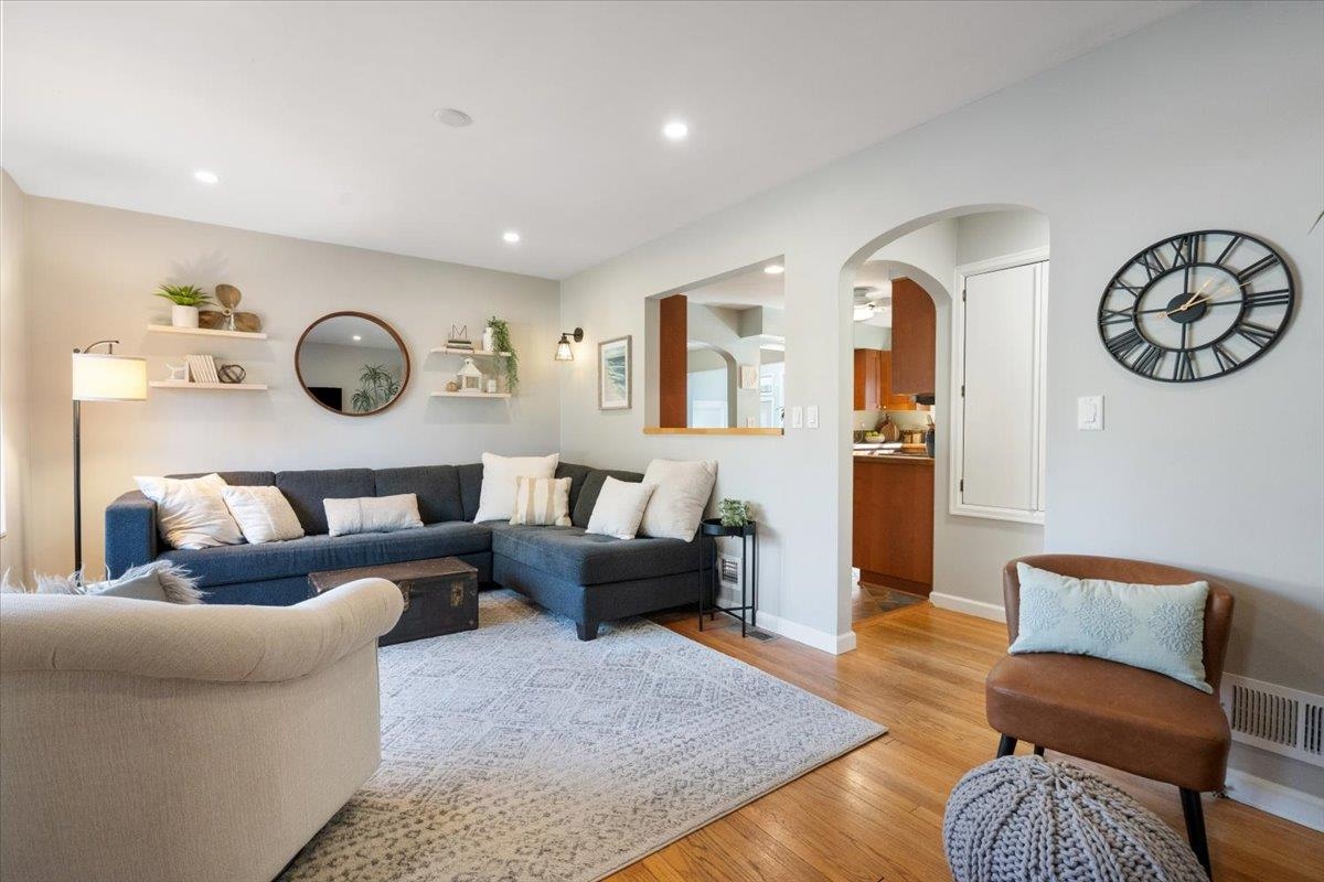 5133 Tomahawk Trail Madison, WI 53705 - Photo 5 of 54