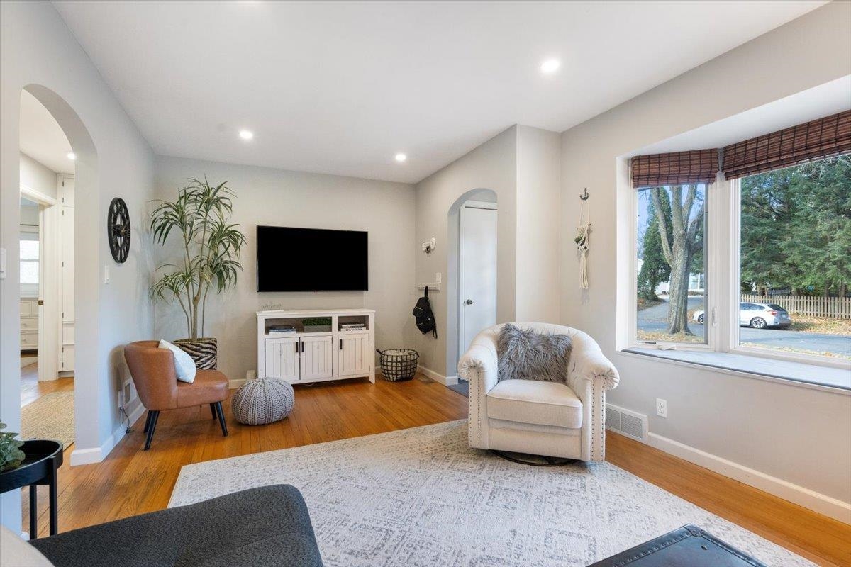 5133 Tomahawk Trail Madison, WI 53705 - Photo 7 of 54