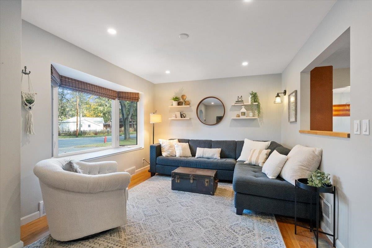 5133 Tomahawk Trail Madison, WI 53705 - Photo 8 of 54