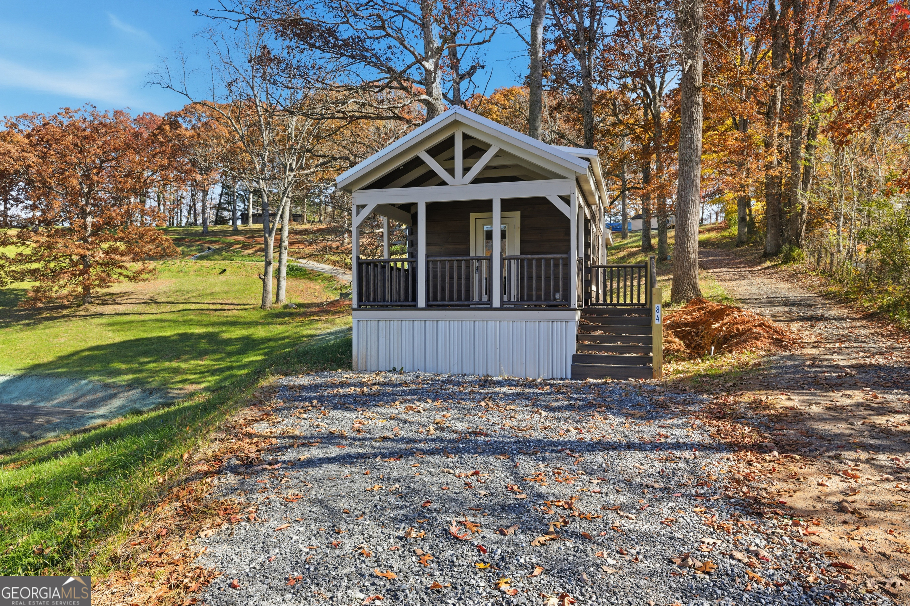 527 Saunders Road Franklin, NC 28734 - Photo 2 of 20
