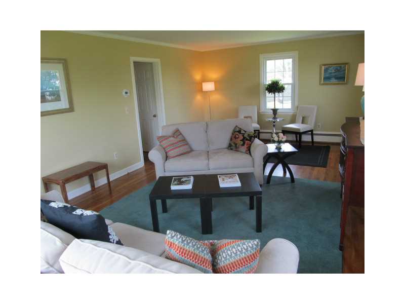 110 Robin Road Portsmouth, RI 02871 - Photo 11 of 25 Living Room.