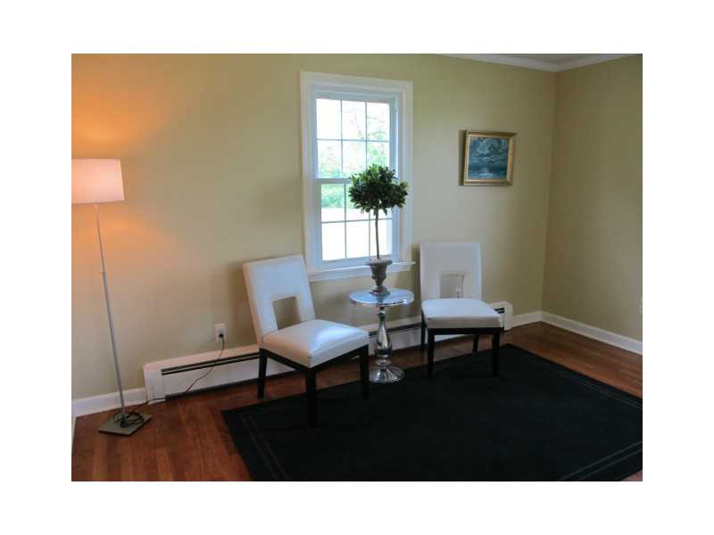 110 Robin Road Portsmouth, RI 02871 - Photo 12 of 25 Living Room.