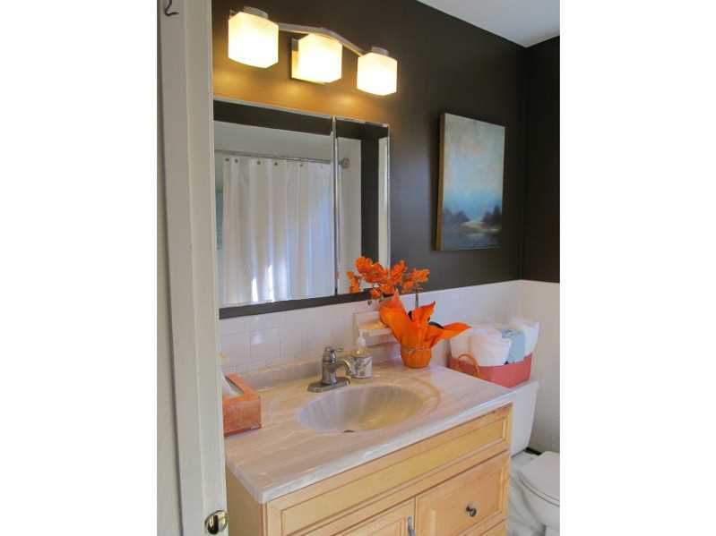 110 Robin Road Portsmouth, RI 02871 - Photo 18 of 25 Bathroom.