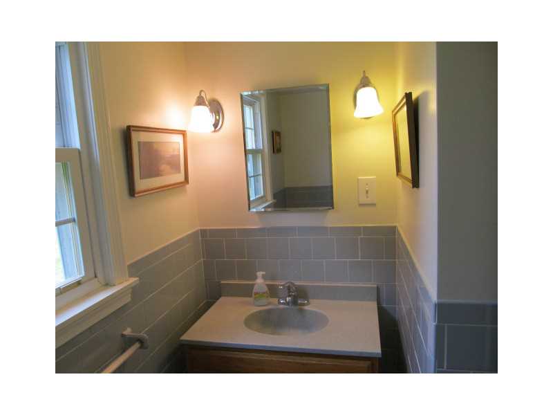 110 Robin Road Portsmouth, RI 02871 - Photo 19 of 25 Bathroom.