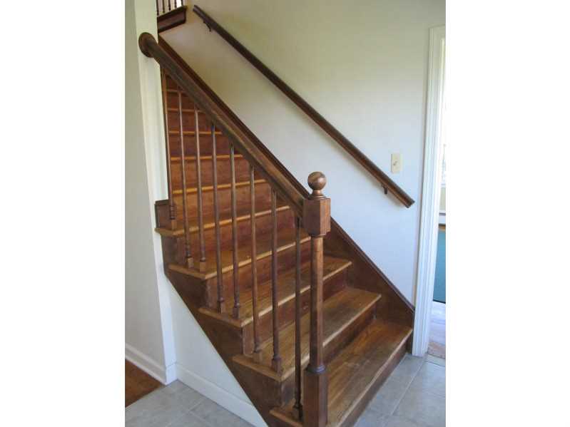 110 Robin Road Portsmouth, RI 02871 - Photo 21 of 25 Entry.