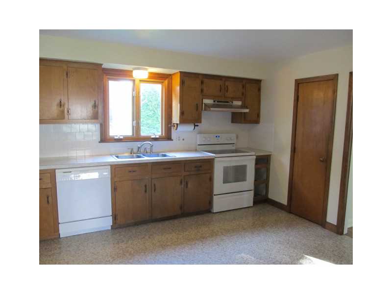 110 Robin Road Portsmouth, RI 02871 - Photo 23 of 25 Kitchen.