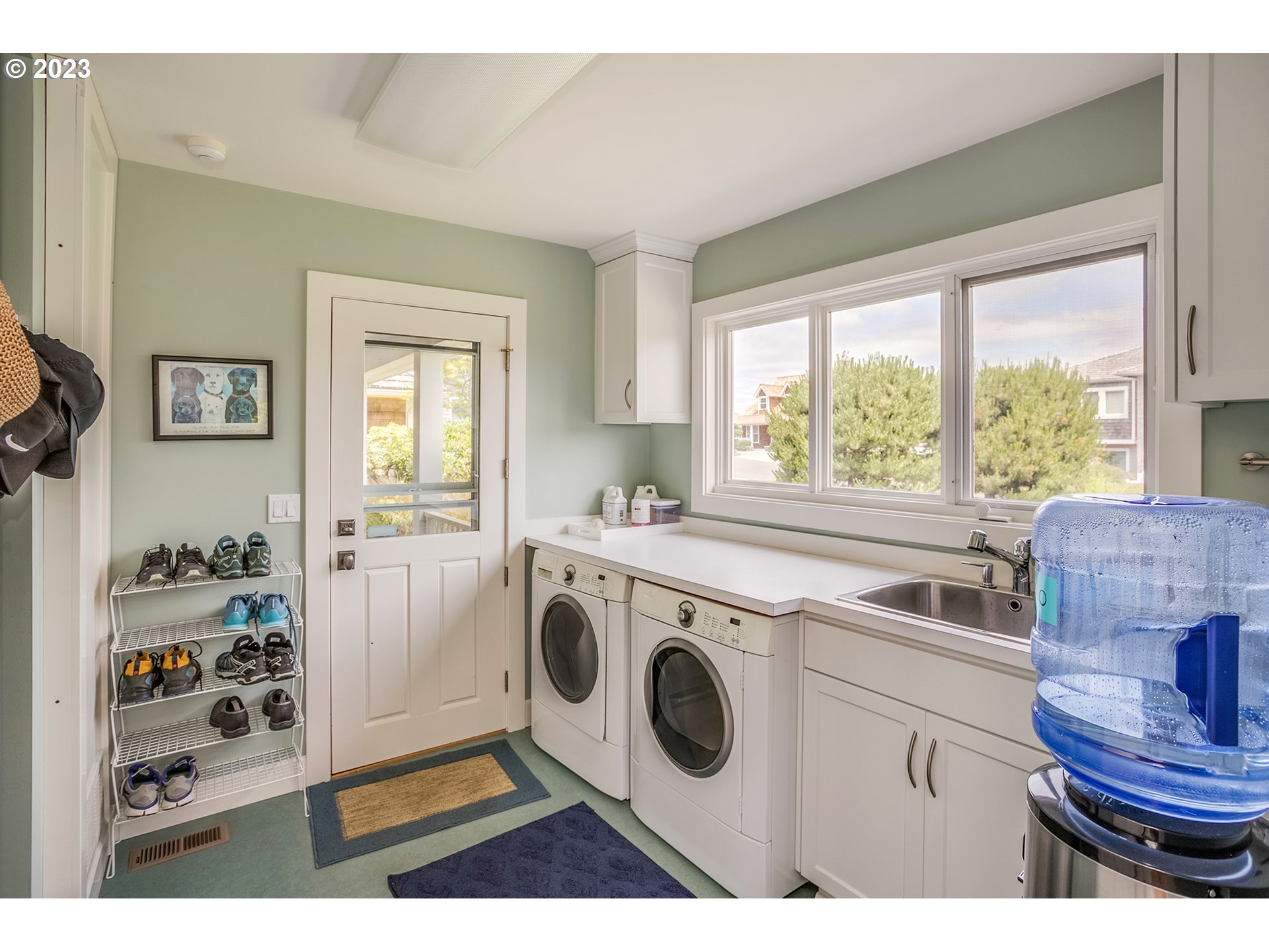 4710 High Ridge Road Gearhart, OR 97138 - Photo 21 of 44 a view of kitchen and washer and dryer