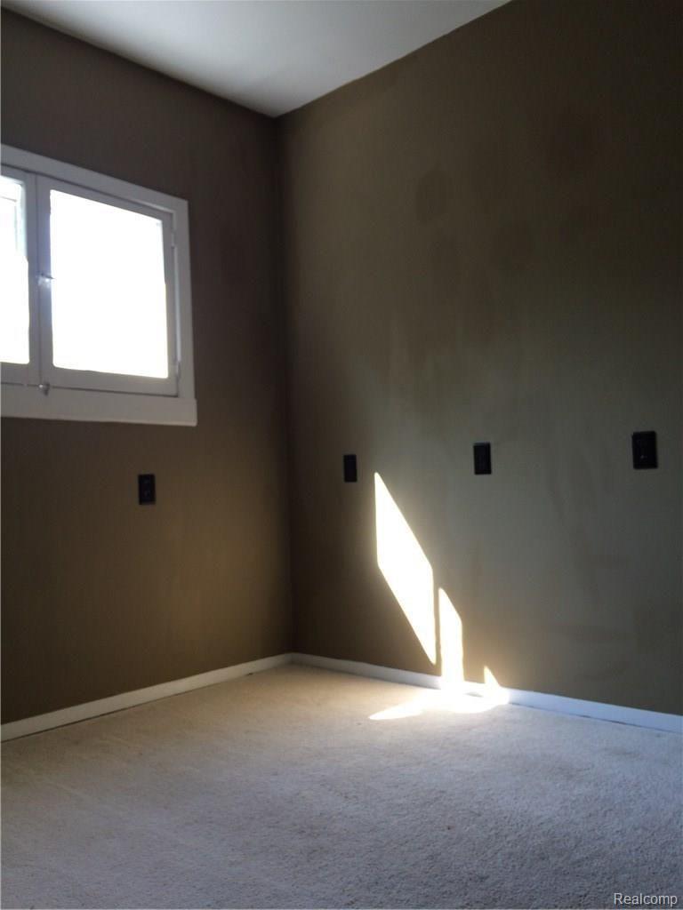100 Center Street Fenton, MI 48430 - Photo 23 of 36 IMG_1076.JPG