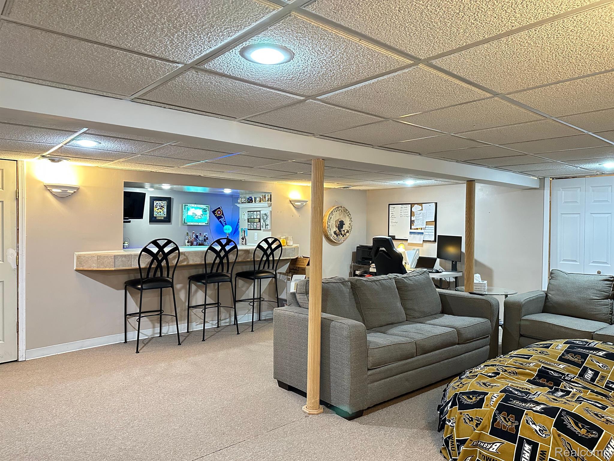 34642 Greentrees Road Sterling Heights, MI 48312 - Photo 19 of 23 Basement Bar View