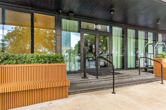 $7,000 | 398 Northeast 5th Street, Unit 1801, Miami, FL 33132