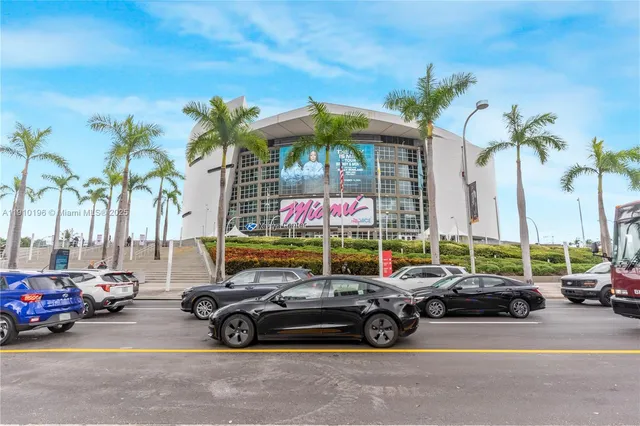 $7,000 | 398 Northeast 5th Street, Unit 1801, Miami, FL 33132