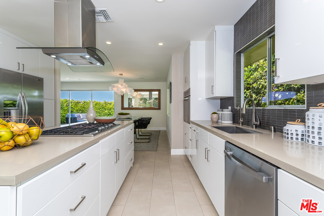 15414 Longbow Drive Sherman Oaks, CA 91403 - Photo 11 of 37