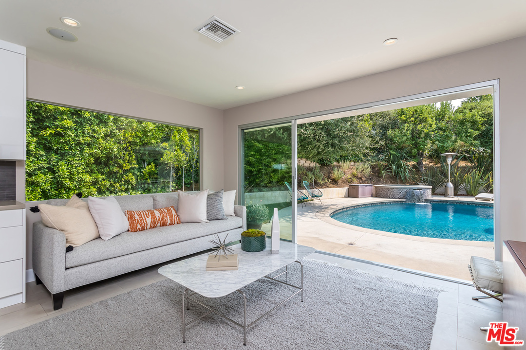 15414 Longbow Drive Sherman Oaks, CA 91403 - Photo 14 of 37