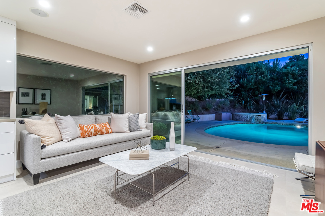 15414 Longbow Drive Sherman Oaks, CA 91403 - Photo 15 of 37