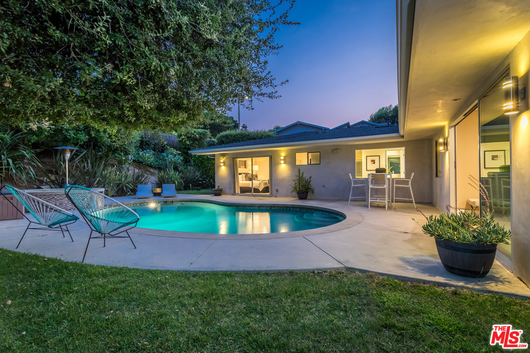 15414 Longbow Drive Sherman Oaks, CA 91403 - Photo 16 of 37