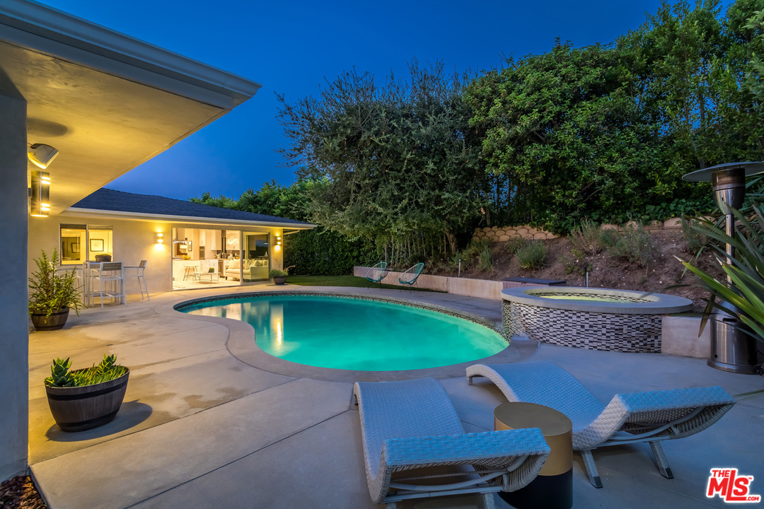 15414 Longbow Drive Sherman Oaks, CA 91403 - Photo 17 of 37