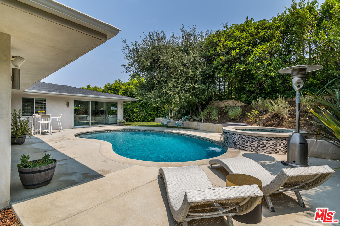 15414 Longbow Drive Sherman Oaks, CA 91403 - Photo 18 of 37