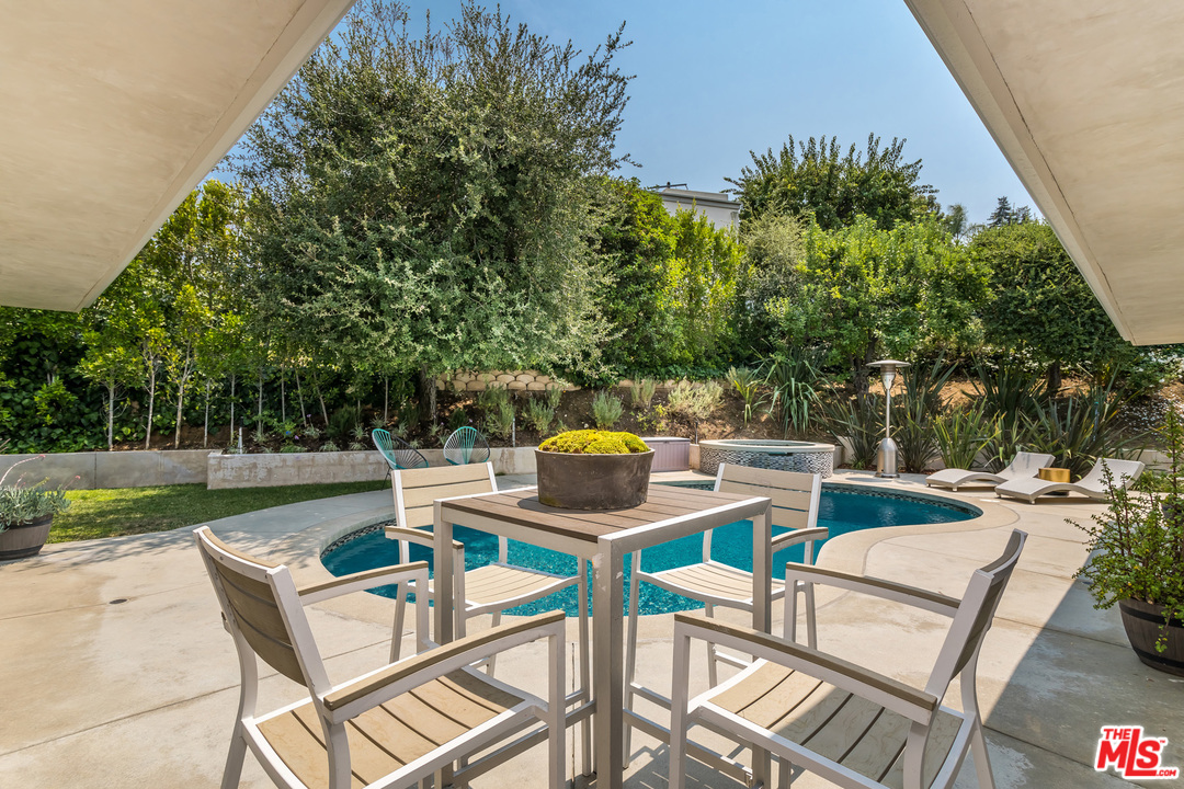 15414 Longbow Drive Sherman Oaks, CA 91403 - Photo 19 of 37