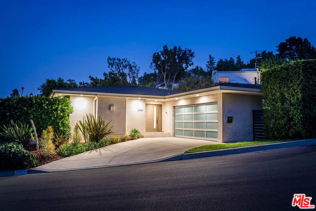 15414 Longbow Drive Sherman Oaks, CA 91403 - Photo 3 of 37