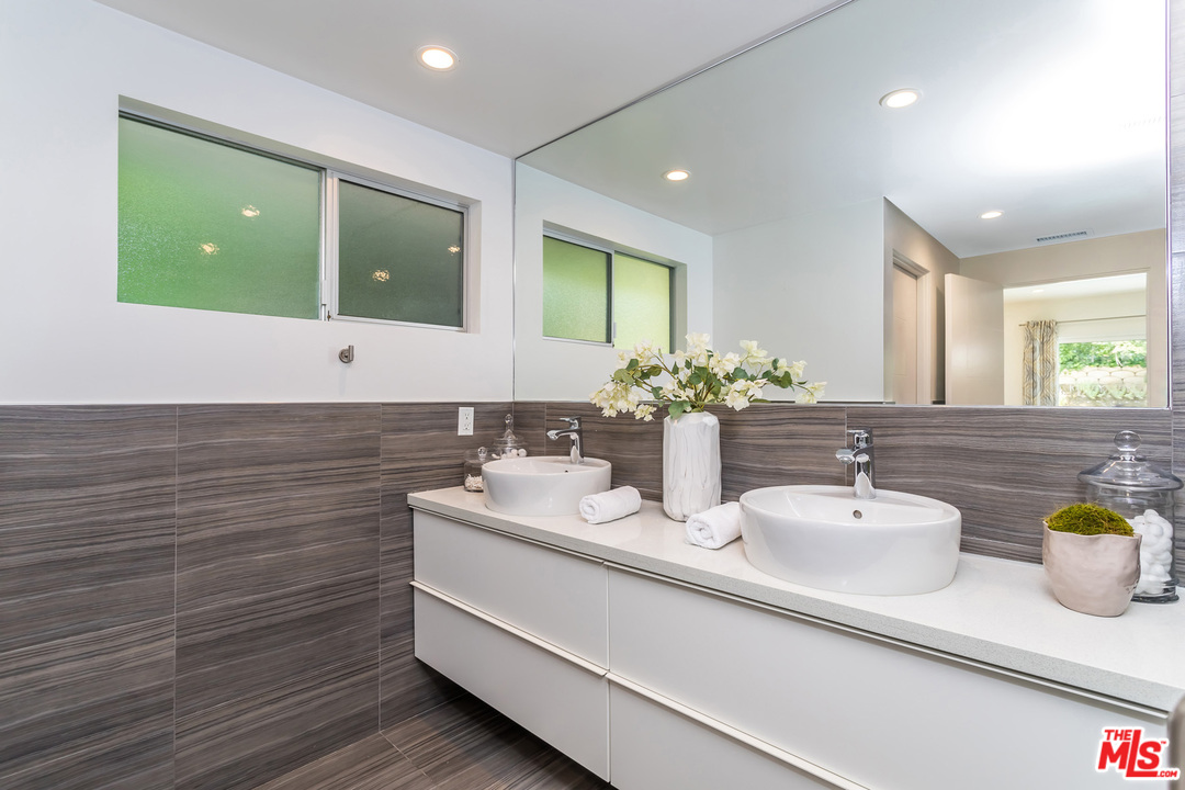 15414 Longbow Drive Sherman Oaks, CA 91403 - Photo 25 of 37